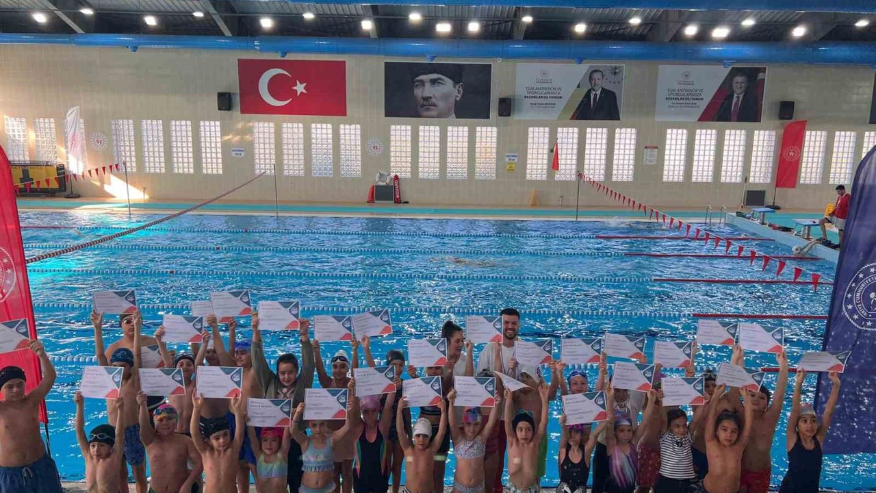 Aydın’da 2 ayda 200 çocuk yüzme öğrendi
