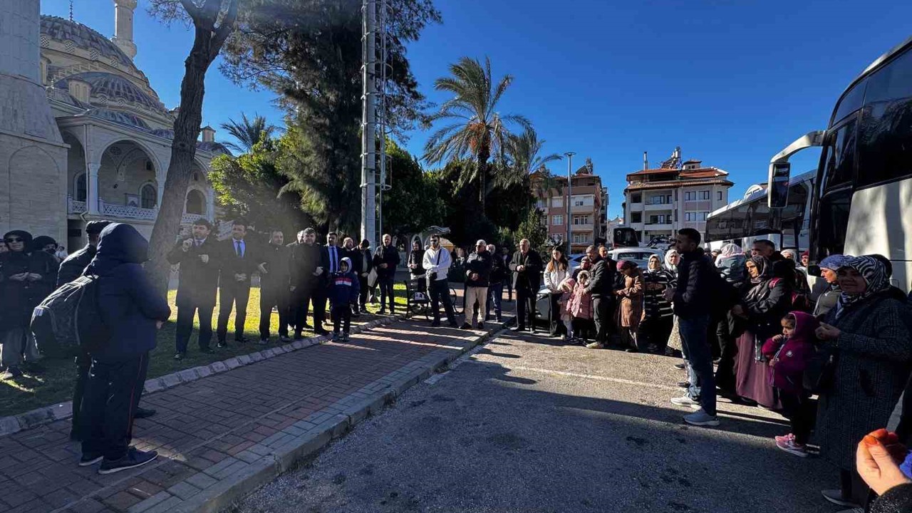 Manavgat’ta umre yolcuları dualarla kutsal topraklara uğurlandı
