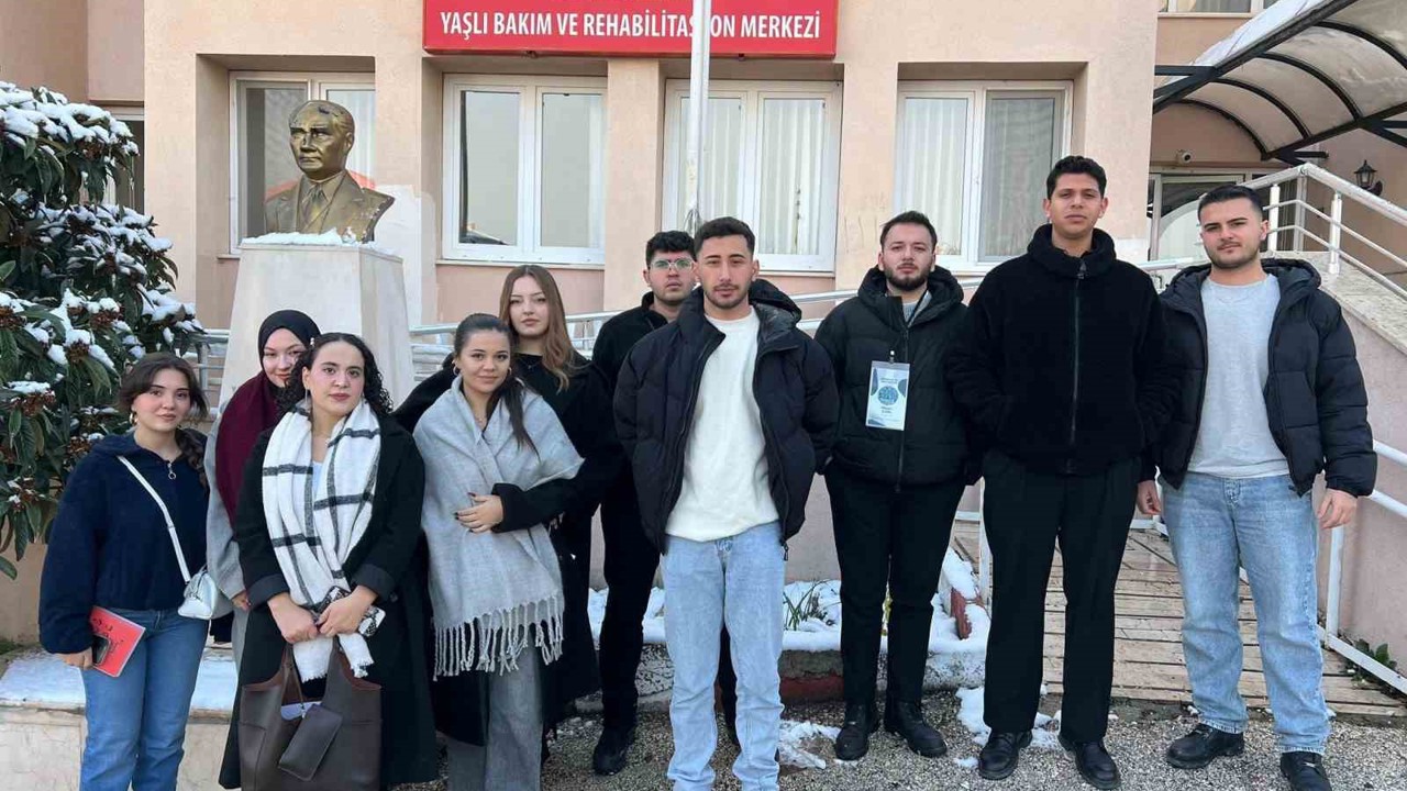 BŞEÜ Gençlik ve İnovasyon Kulübü’nden huzurevi ziyareti
