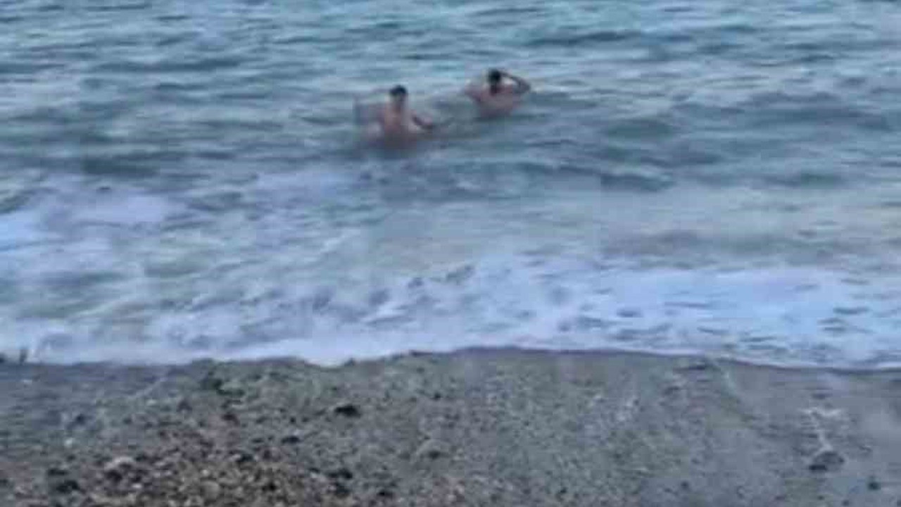 Bursa’da dondurucu soğukta deniz keyfi
