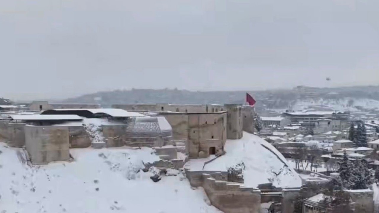 Kar yağışı sonrası Gaziantep’te kartpostallık görüntüler
