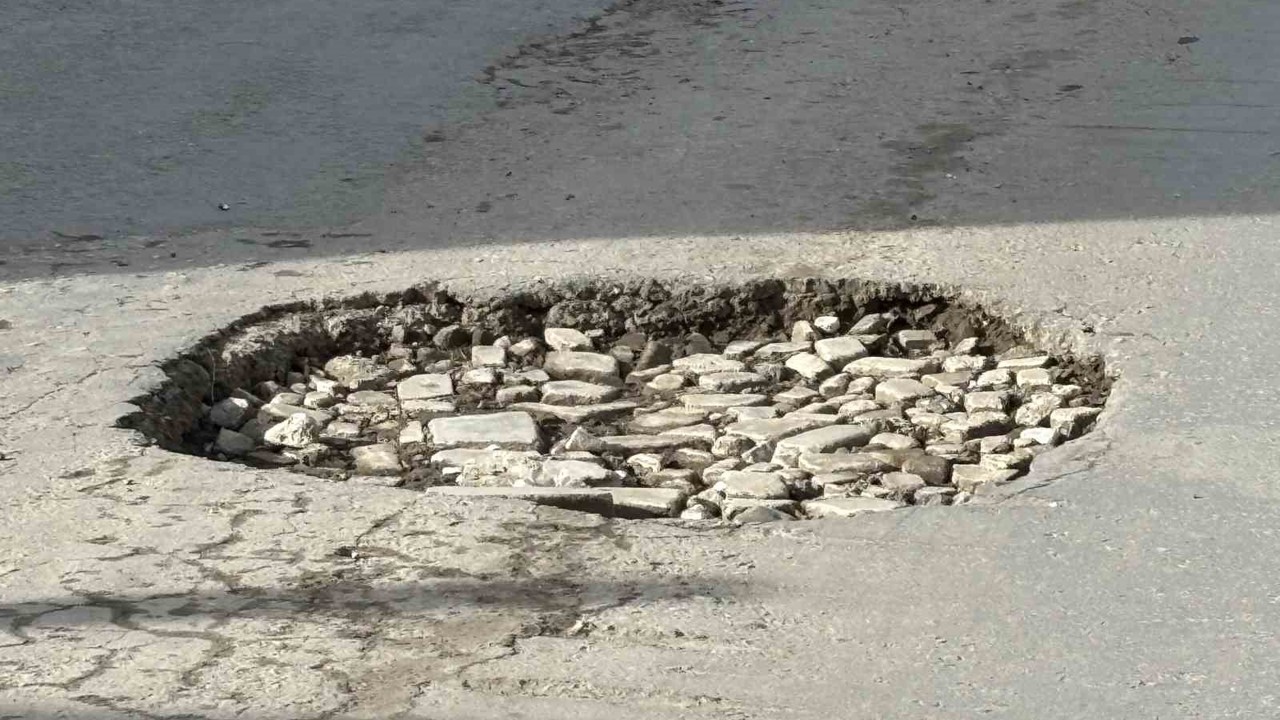 Edirne’de bozuk yollar sürücülerin çilesi oldu
