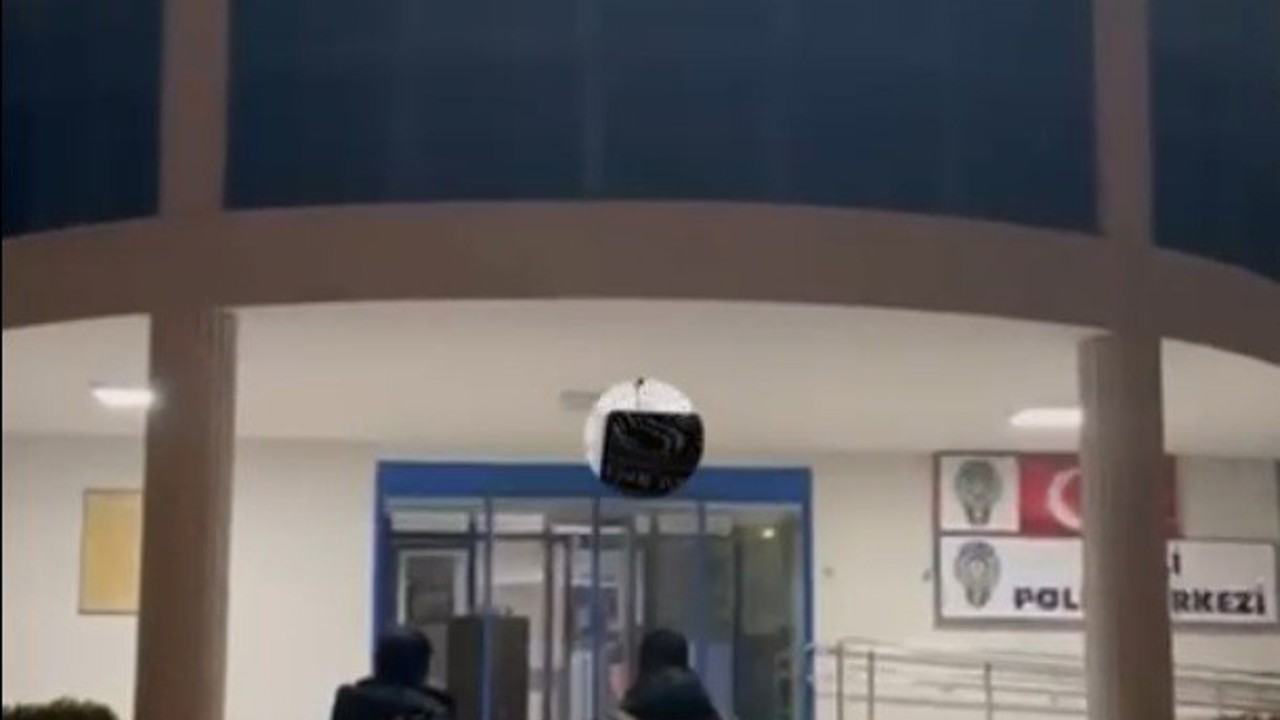 İzmir’de uyuşturucu operasyonu: 17 bin 280 sentetik ecza hapı ele geçirildi
