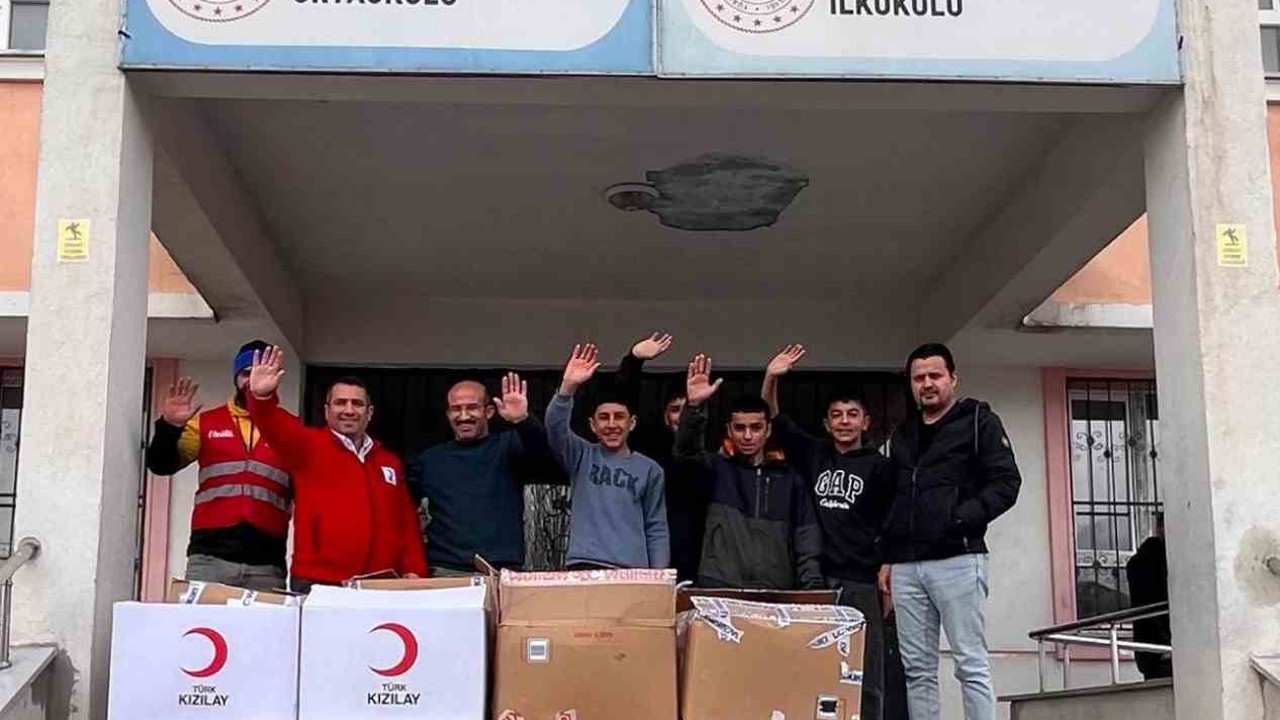 Muradiye’de 16 bin öğrenciye giyim desteği
