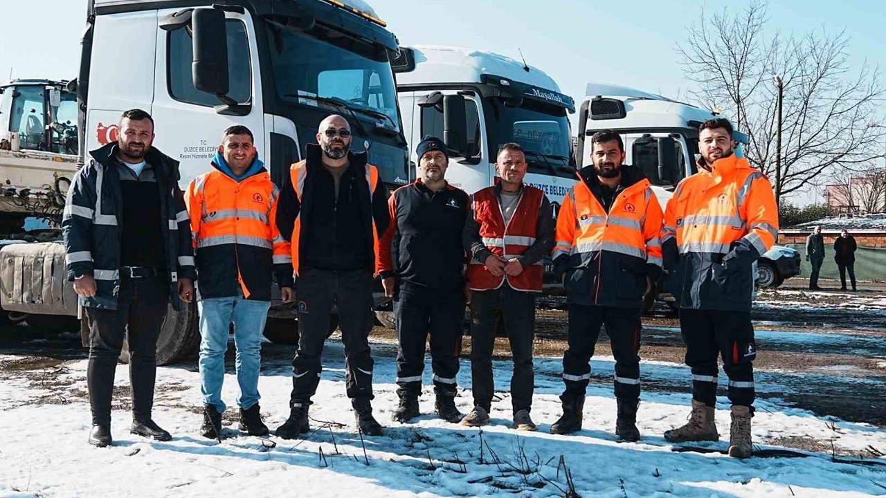Düzce Belediyesi yolları açık tuttu ulaşım sekteye uğramadı
