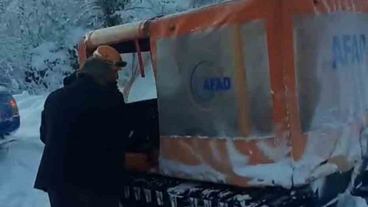 AFAD, kemoterapi hastasını kar engelini aşarak hastaneye ulaştırdı
