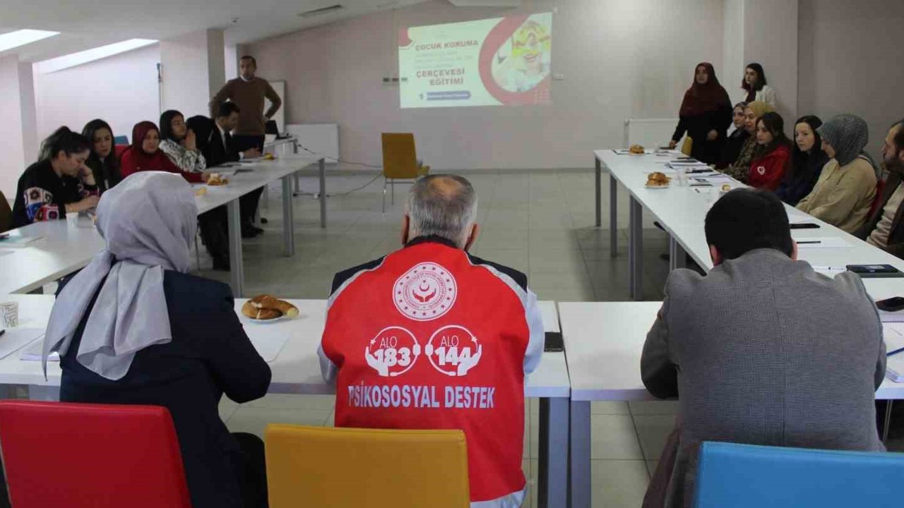 Bayburt’ta çocuk koruma hizmetlerine yönelik meslek içi eğitim düzenlendi
