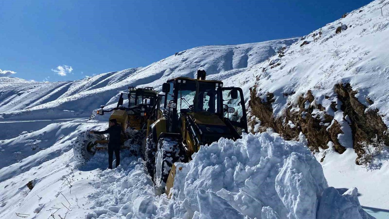 Sason’da 392 kilometrelik yol ağı kardan temizlendi
