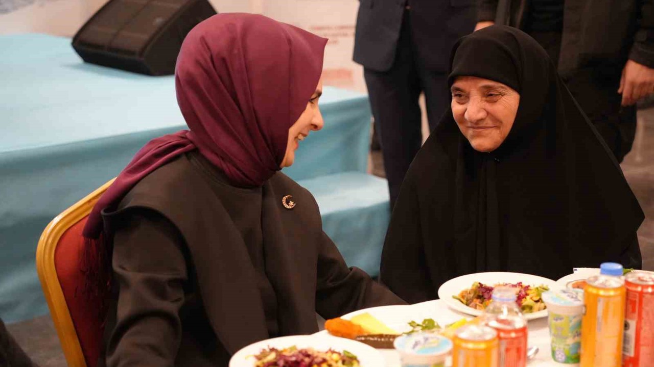 Bakan Göktaş, Kars’ta şehit yakınlarıyla gönül sofrasında buluştu
