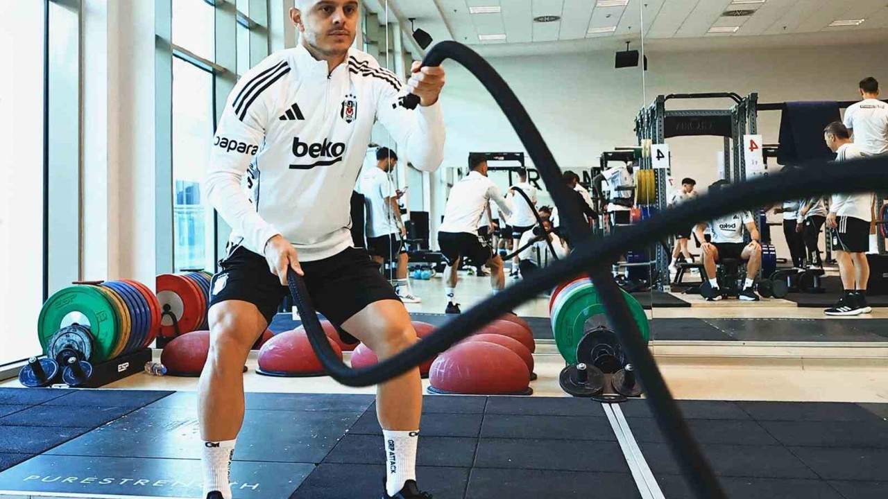 Beşiktaş, salonda çalıştı

