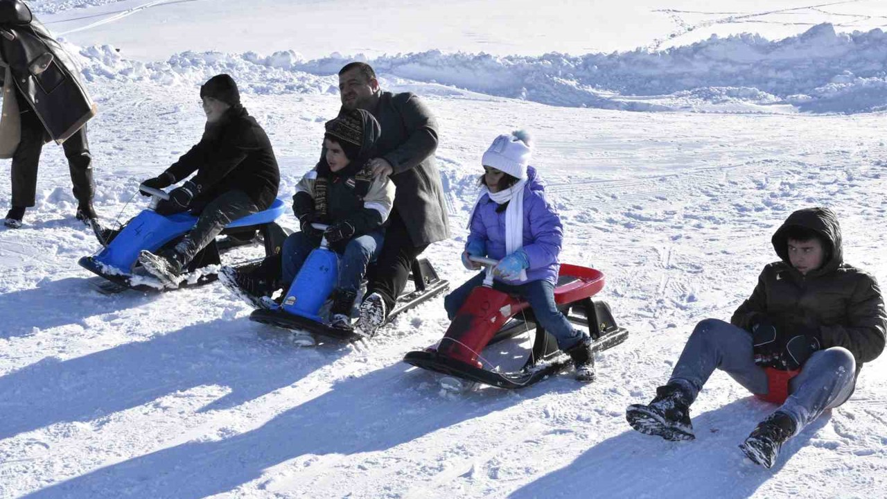 Kar yağışı sonrası Bitlis’te kayak tesislerinde yoğunluk
