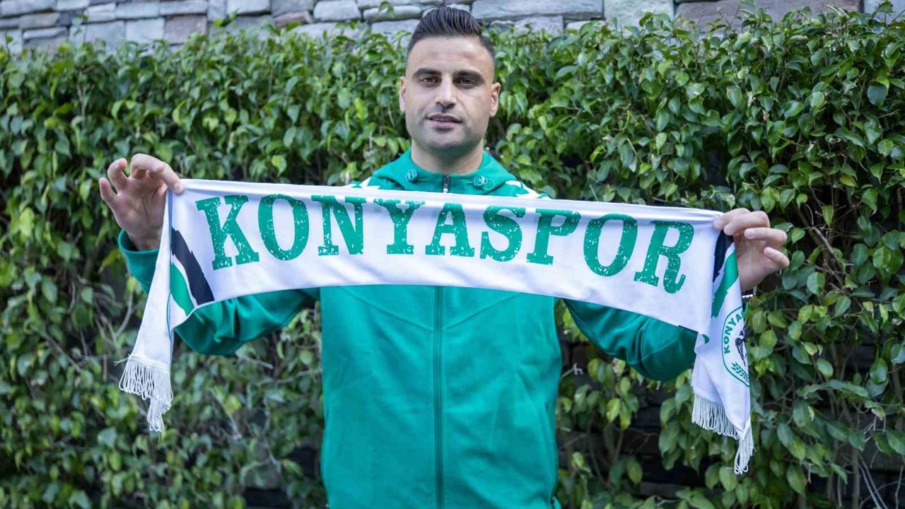 Konyaspor, Deniz Türüç ile sözleşme imzaladı

