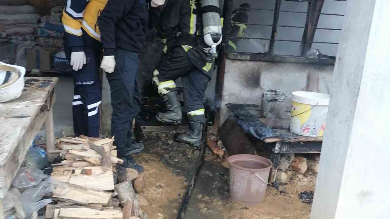 Kadirli’de ev yangını: Yaşlı adam hayatını kaybetti
