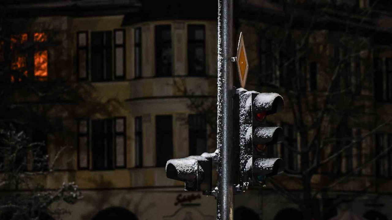 Berlin’deki elektrik hatlarındaki yangında 45 bin hane elektriksiz kaldı
