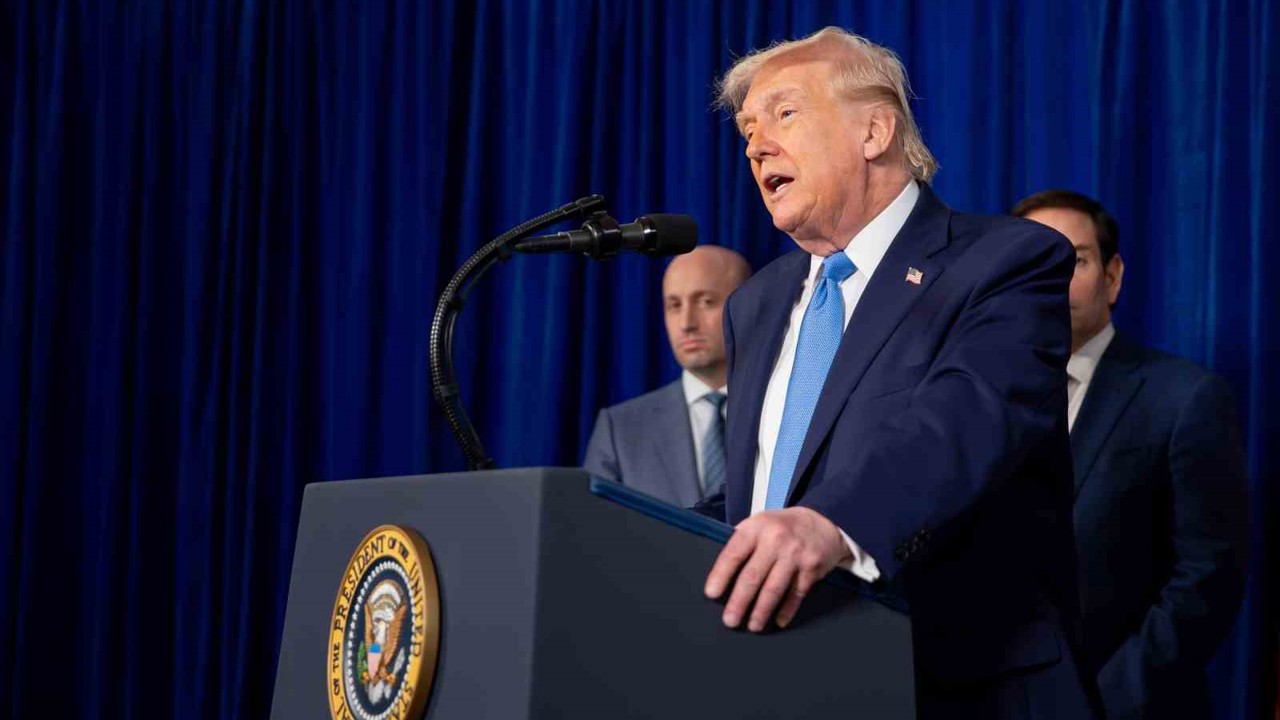Trump: "Venezuela yönetiminde uygun bir geçiş sağlanana kadar orada kalacağız"
