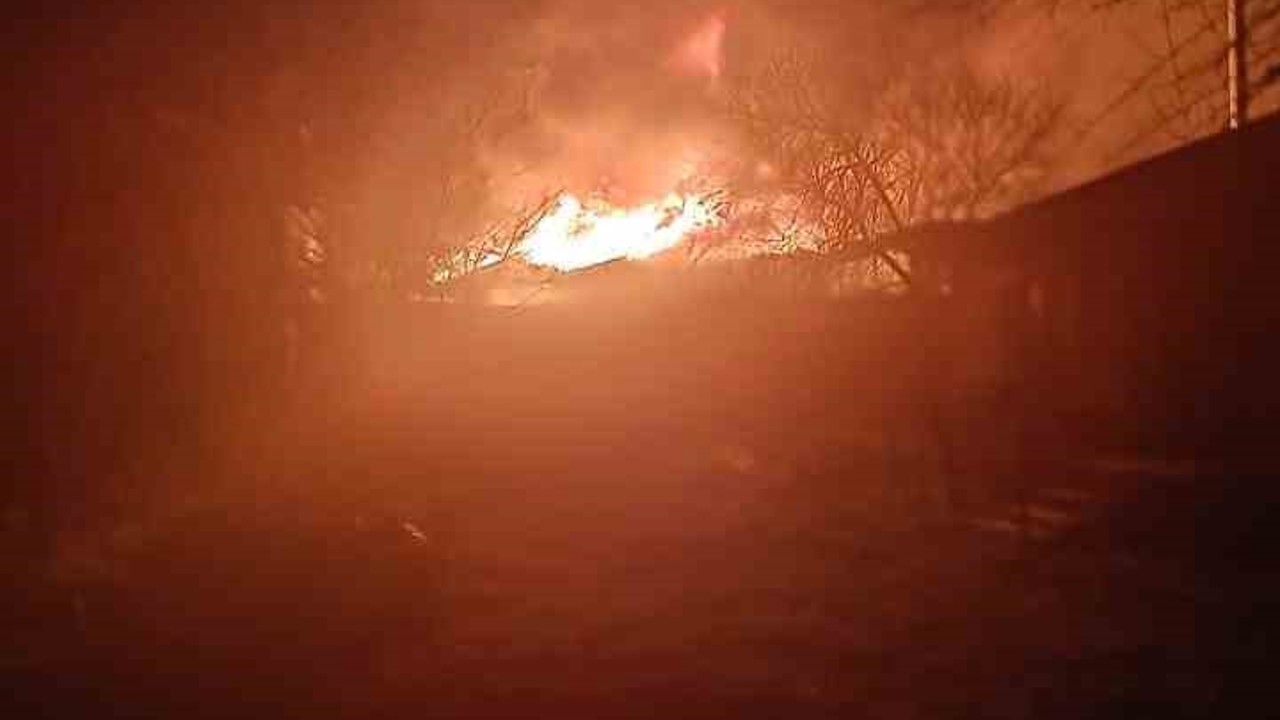 Edirne’de ev yangınına bahçe hortumuyla ilk müdahale
