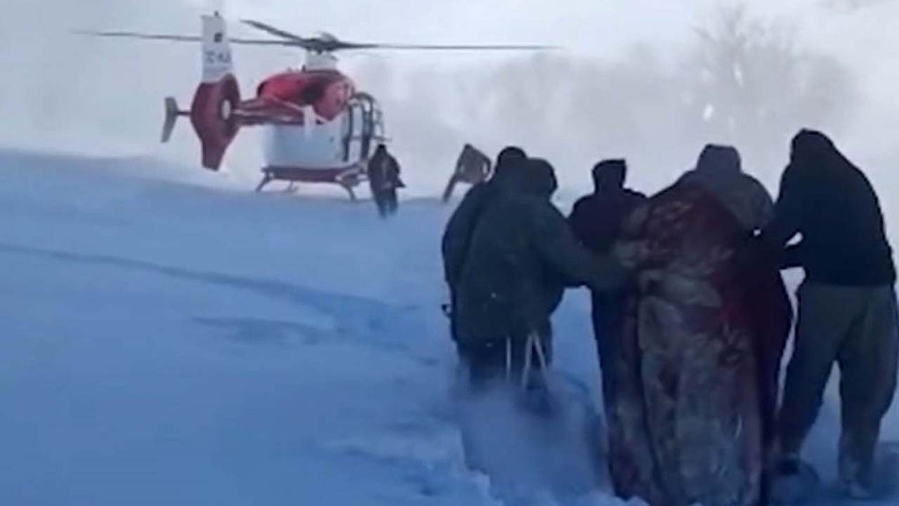Şemdinli’de nefes kesen kurtarma: Kar esaretindeki hamile kadın için zamanla yarış

