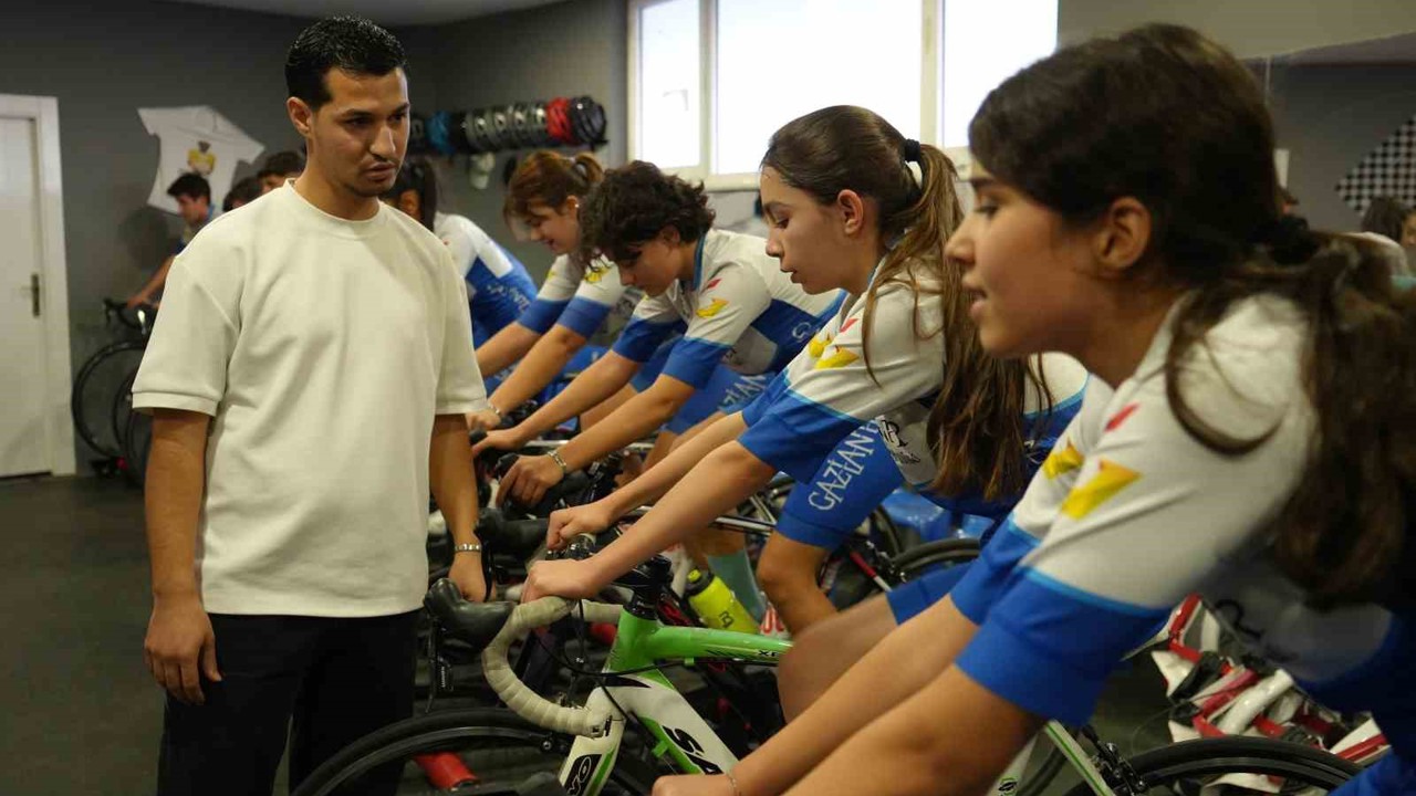 Bisiklet tamirciliğinden antrenörlüğe uzanan başarı hikayesi
