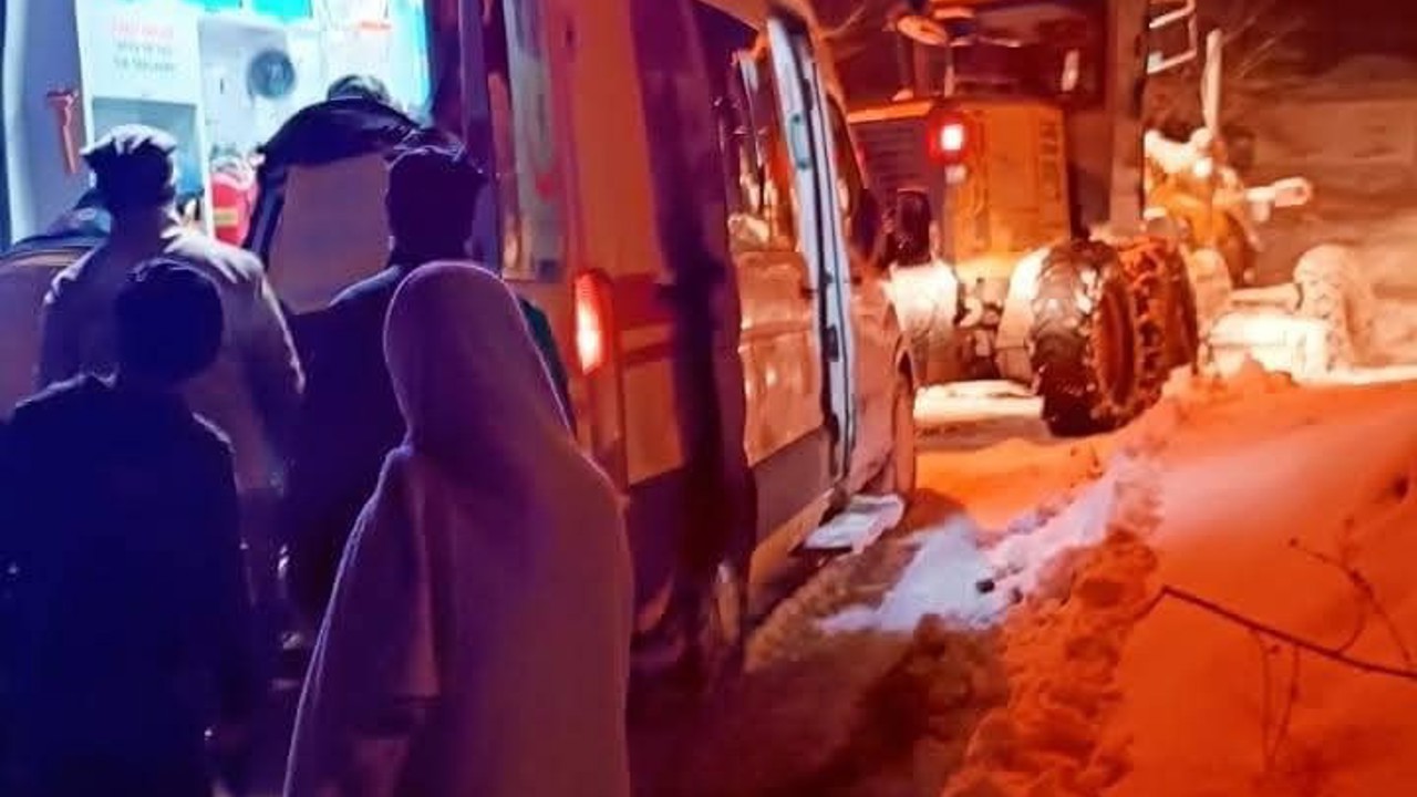 Kapalı köy yolunun açılmasıyla hasta hastaneye ulaştırıldı
