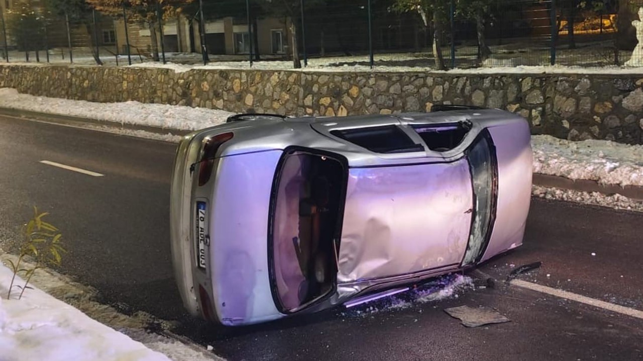 Devrilen otomobilde 1 kişi yaralandı
