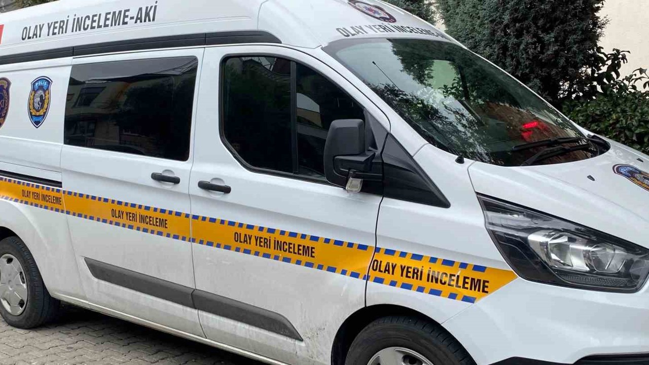 Evinin balkonunda ölü bulundu
