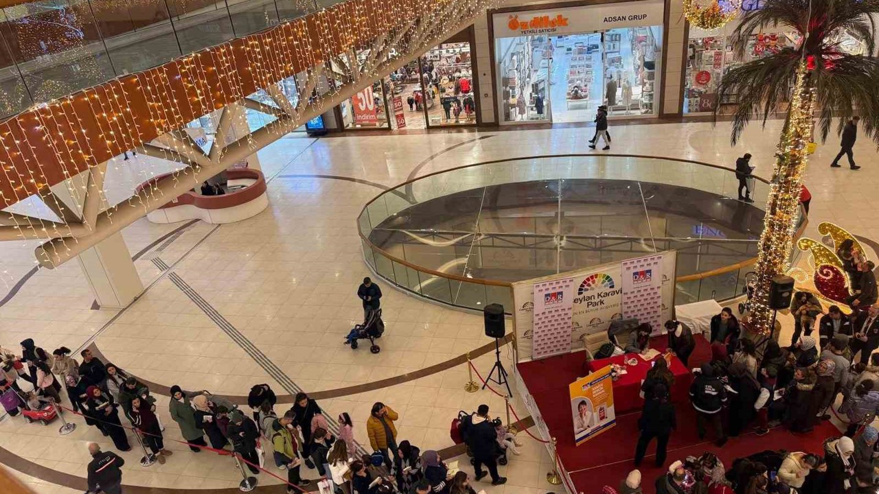 Ceylan Karavil Park AVM’de imza günü
