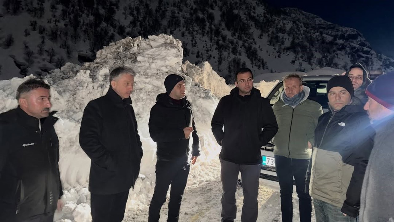 Şırnak’ta karla mücadele gece boyu sürdü
