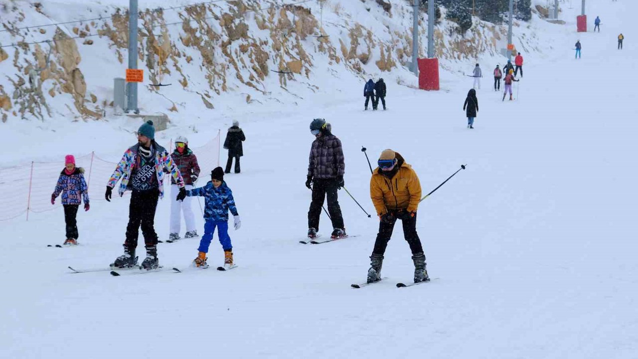 Kayak tutkunları Ergan’da buluştu
