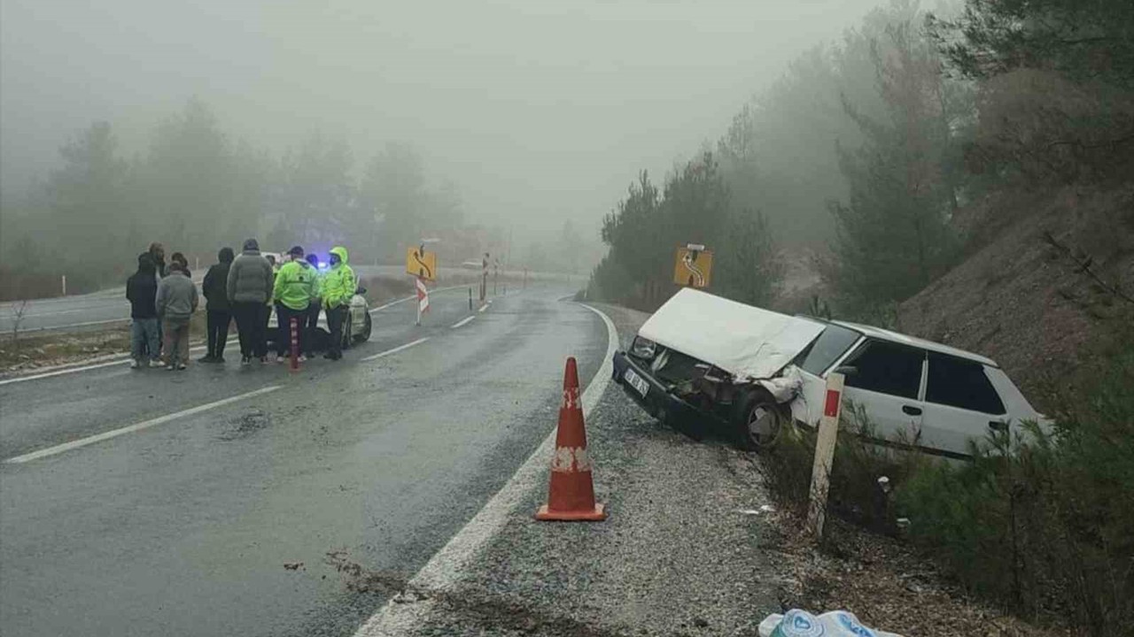 Otobüs ile Tofaş otomobil çarpıştı
