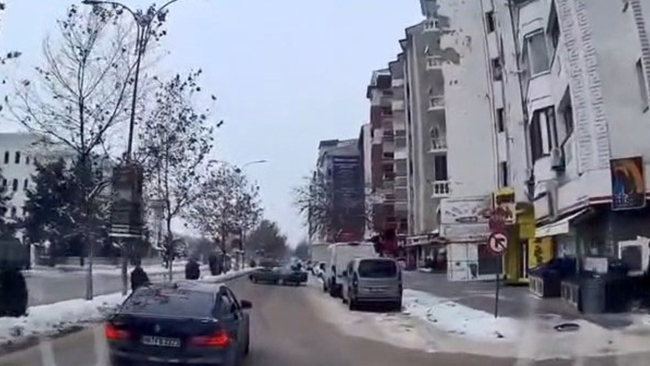 Tofaş otomobiliyle drift attı, trafiği tehlikeye soktu
