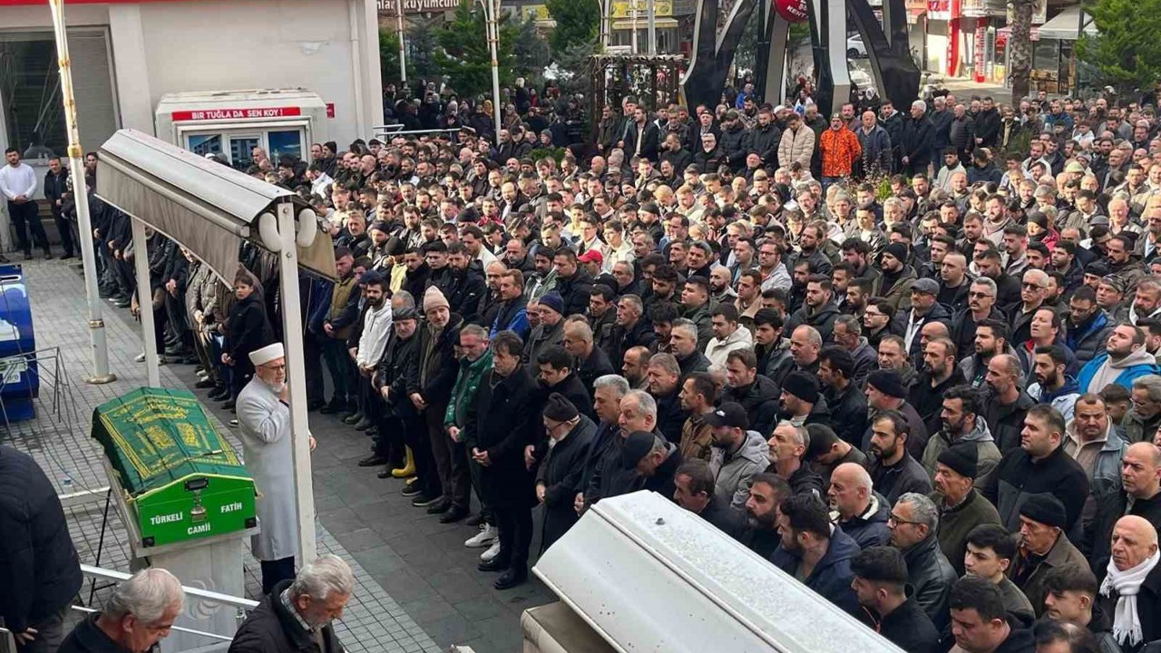 Trafik kazasında ölen muhtar, son yolculuğuna uğurlandı
