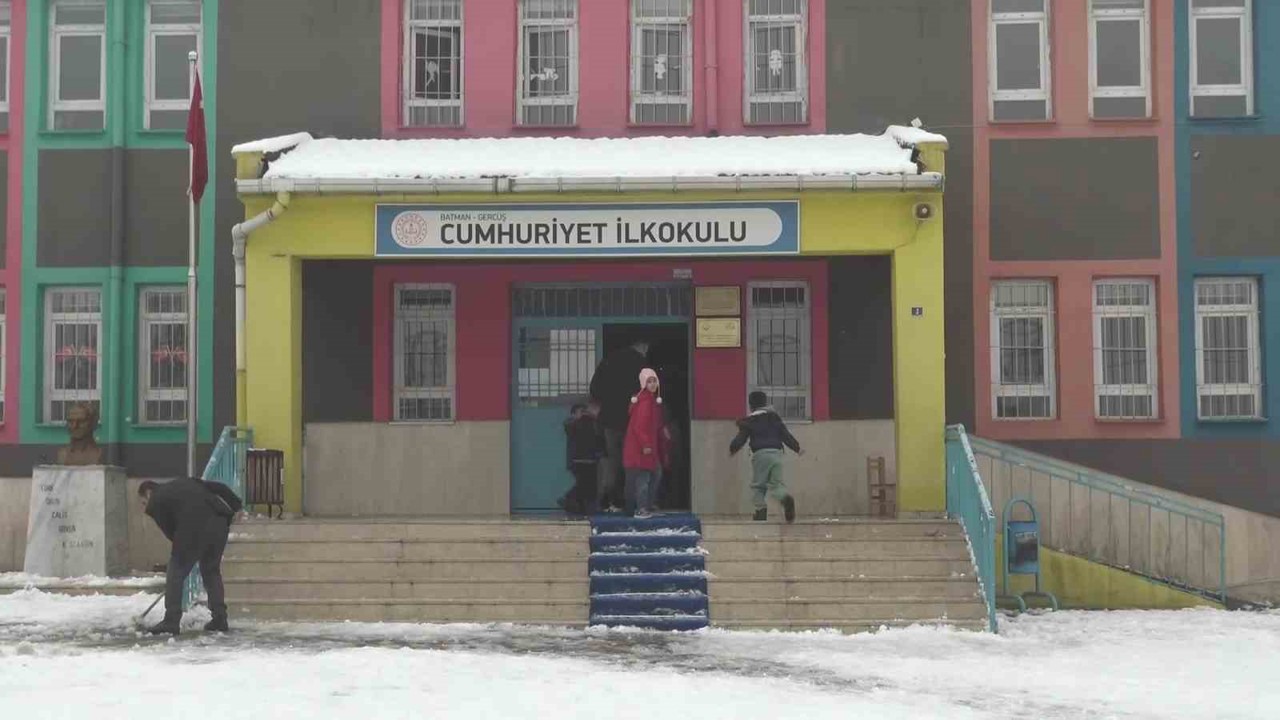 Gercüş’te eğitime 1 gün ara verildi

