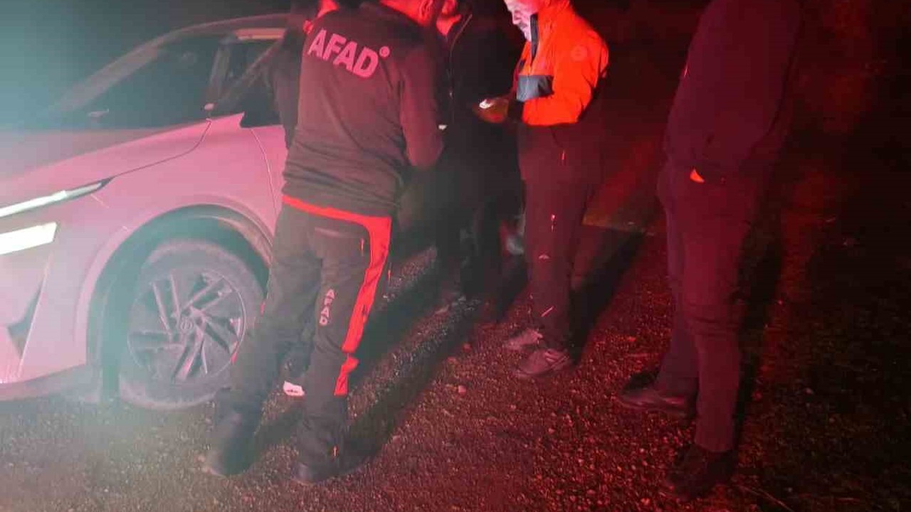 Yaylada mahsur kalan aile kurtarıldı
