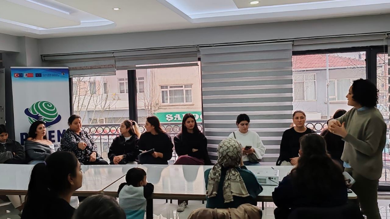 ’Ben de Yazdım Kendi Romanımı’ projesi katılımcılarına eğitim verildi
