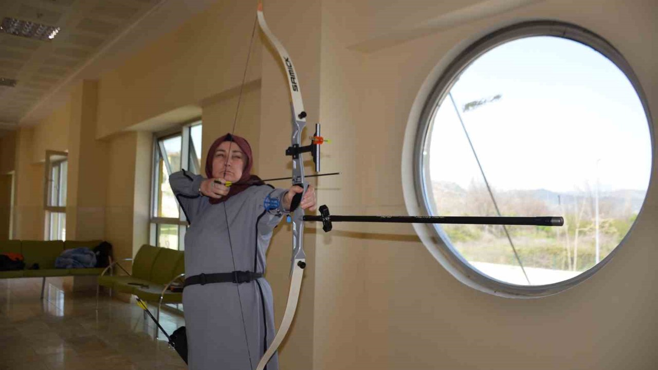 Osmanlı dizilerinden etkilendi, 48 yaşında okçuluğa başladı
