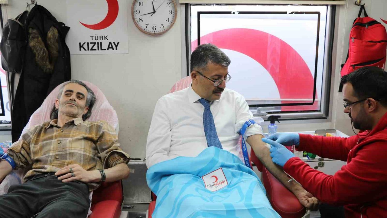 Vali Çelik, kan verdi ve kan bağışı için çağrı yaptı
