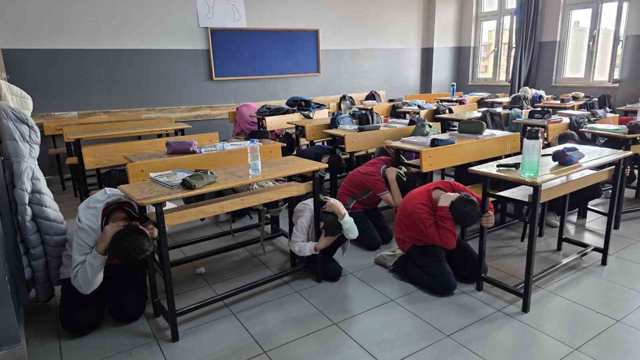 Darıca’da 37 bin öğrenciye uygulamalı afet eğitimi

