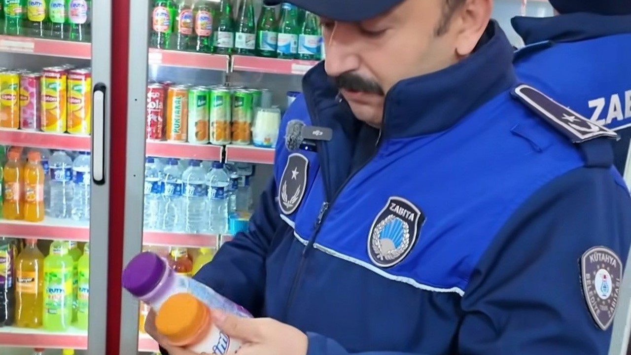 Kütahya Belediyesi Zabıta ekipleri, okul çevrelerinde denetimlerini sürdürüyor
