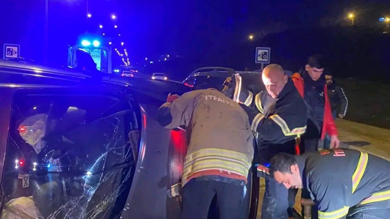 Vidanjöre çarparak devrilen otomobilin sürücüsü yaralandı
