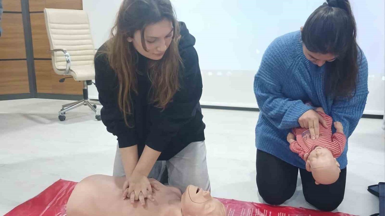 Koçarlı KYK Yurdu’nda öğrencilere ilk yardım eğitimi
