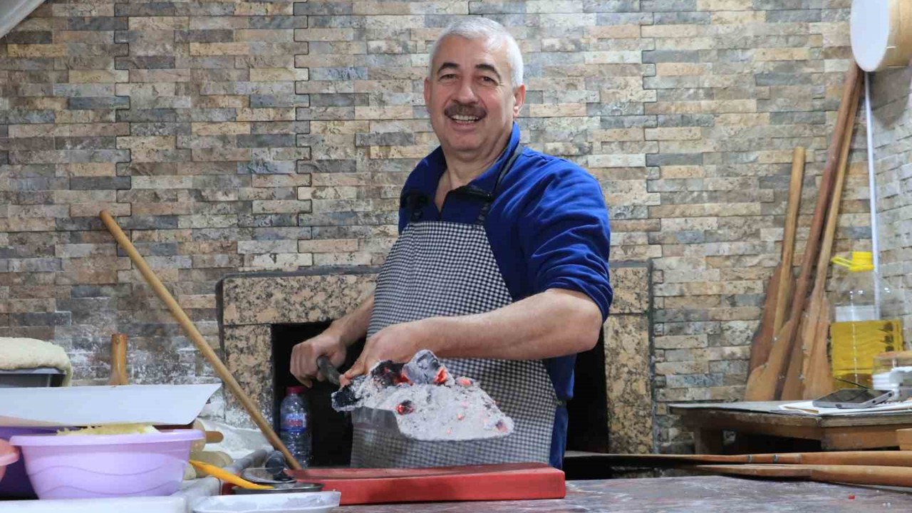 Fırından kalbe sıcak bir yolculuk: Eskişehirli pidecinin 35 yıllık köz geleneği
