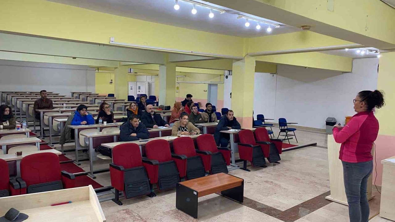 Edremit MYO öğrencilerine hijyen eğitimi verildi
