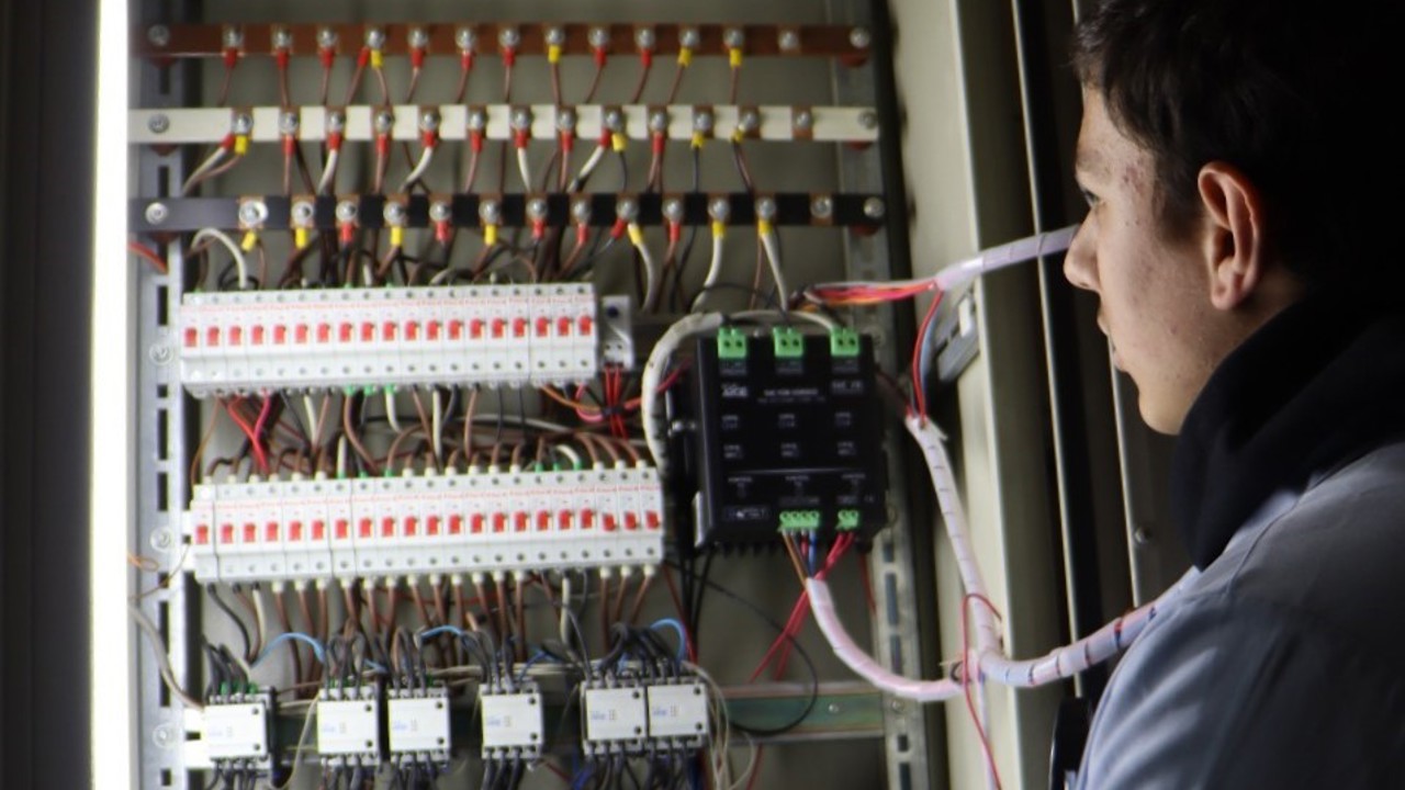 Öğrencilerden enerji tasarrufu sağlayan sistem
