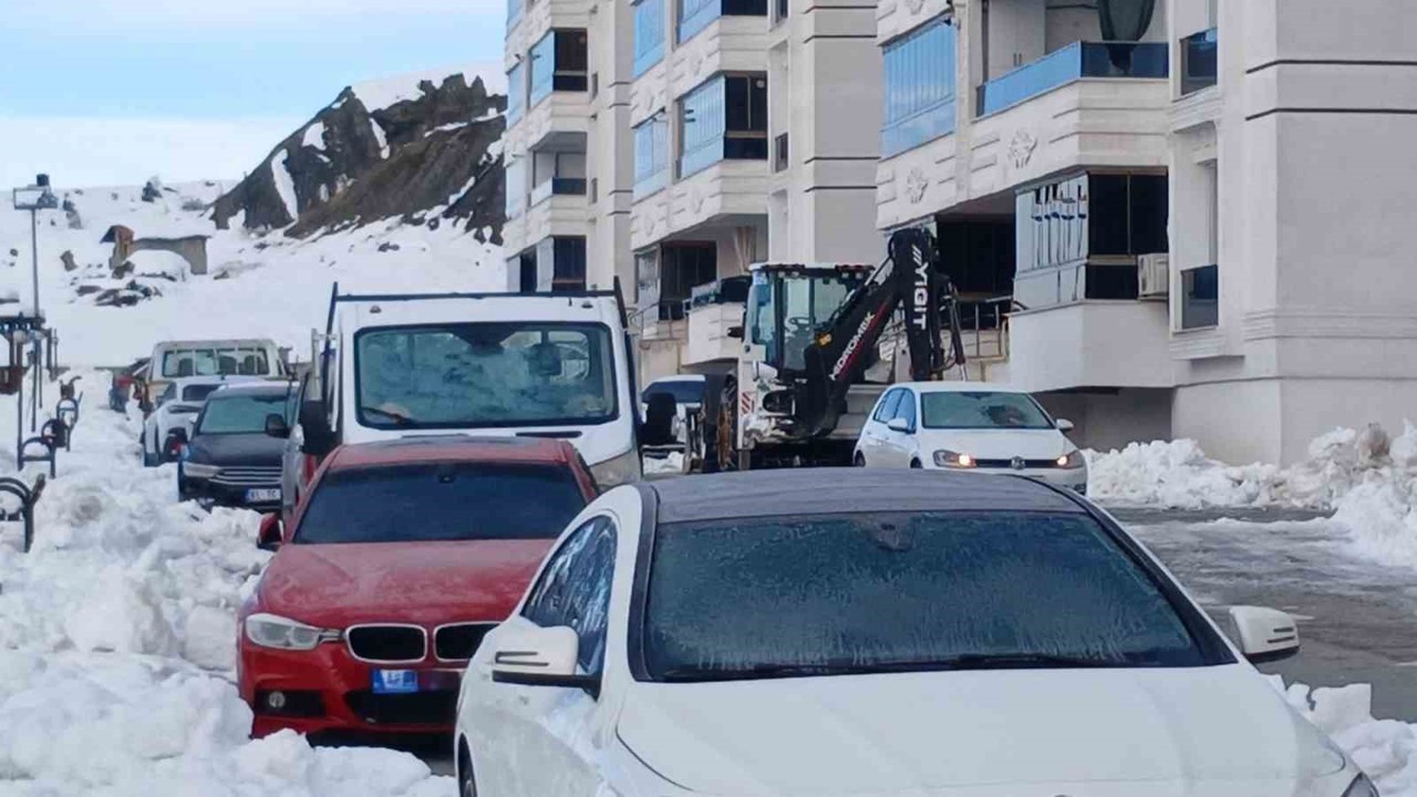 Kulp’ta dondurucu soğuklar hayatı durma noktasına getirdi
