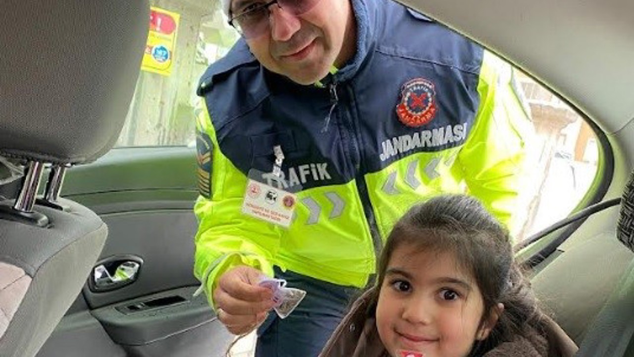 Tavşanlı Hande Gül Anaokulu öğrencileri "Güvenli Yolculuk" için arka koltuğa geçti
