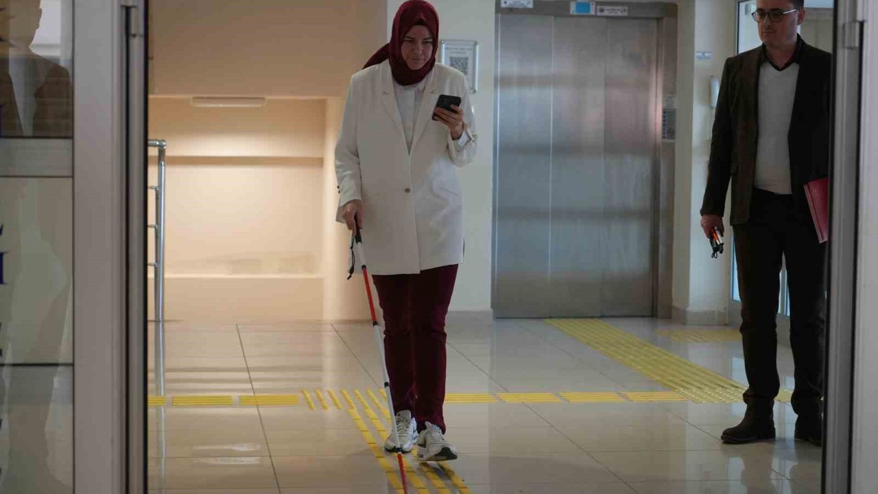 OMÜ’de görme engelliler için yapay zekâ destekli asistan devrede

