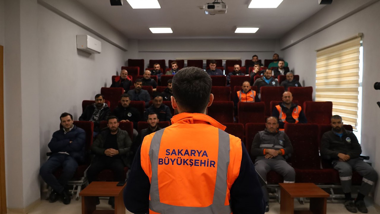 Belediye personellerine sokak hayvanları için güvenli müdahale eğitimi
