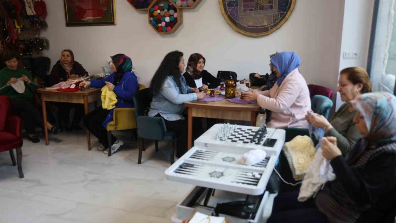 Bu kafeye erkekler giremiyor
