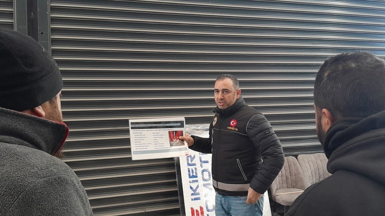 Narkotik ekiplerinden önleyici bilgilendirme çalışması
