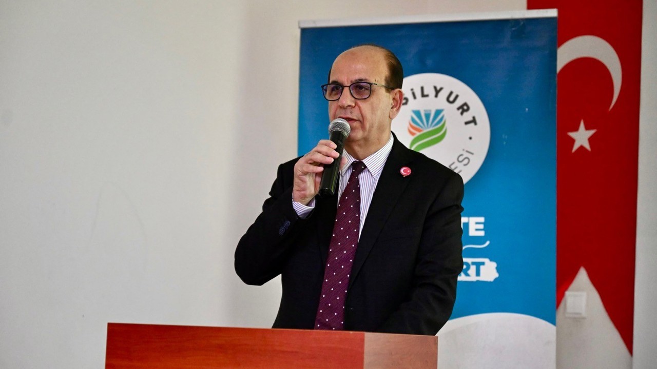 Yeşilyurt Belediyesi’nden öğrencilere TYT-AYT kaynak kitap desteği
